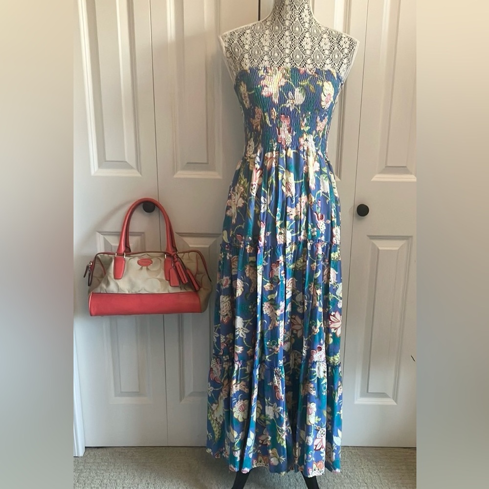 🌼super fun floral dress w/shirring across top &rows of ruffles on flowy skirt